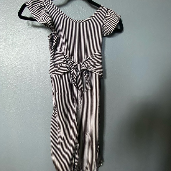 Sundresses and rompers  with Flutter Sleeves - Picture 12 of 14